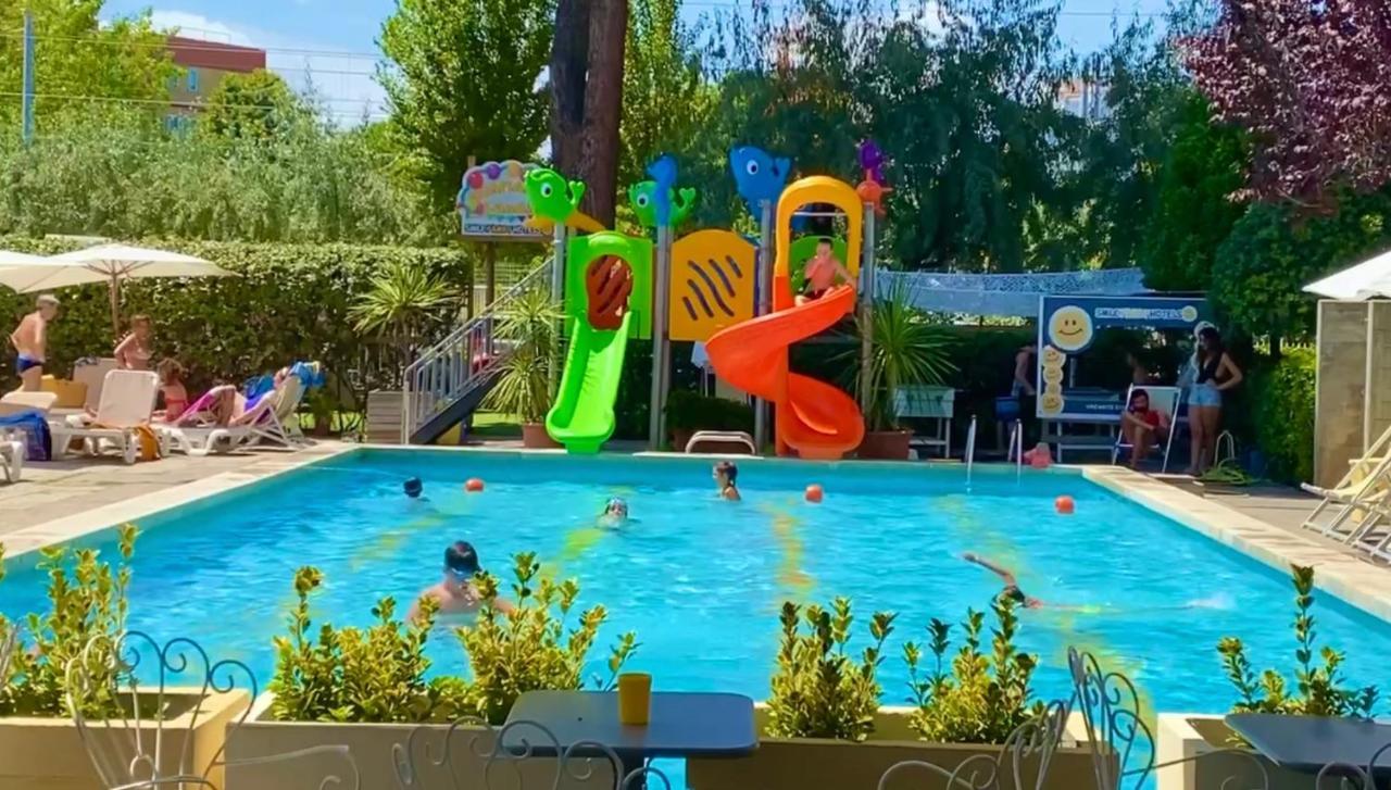 Lotus Hotel All Inclusive & Spiaggia Rimini Bagian luar foto