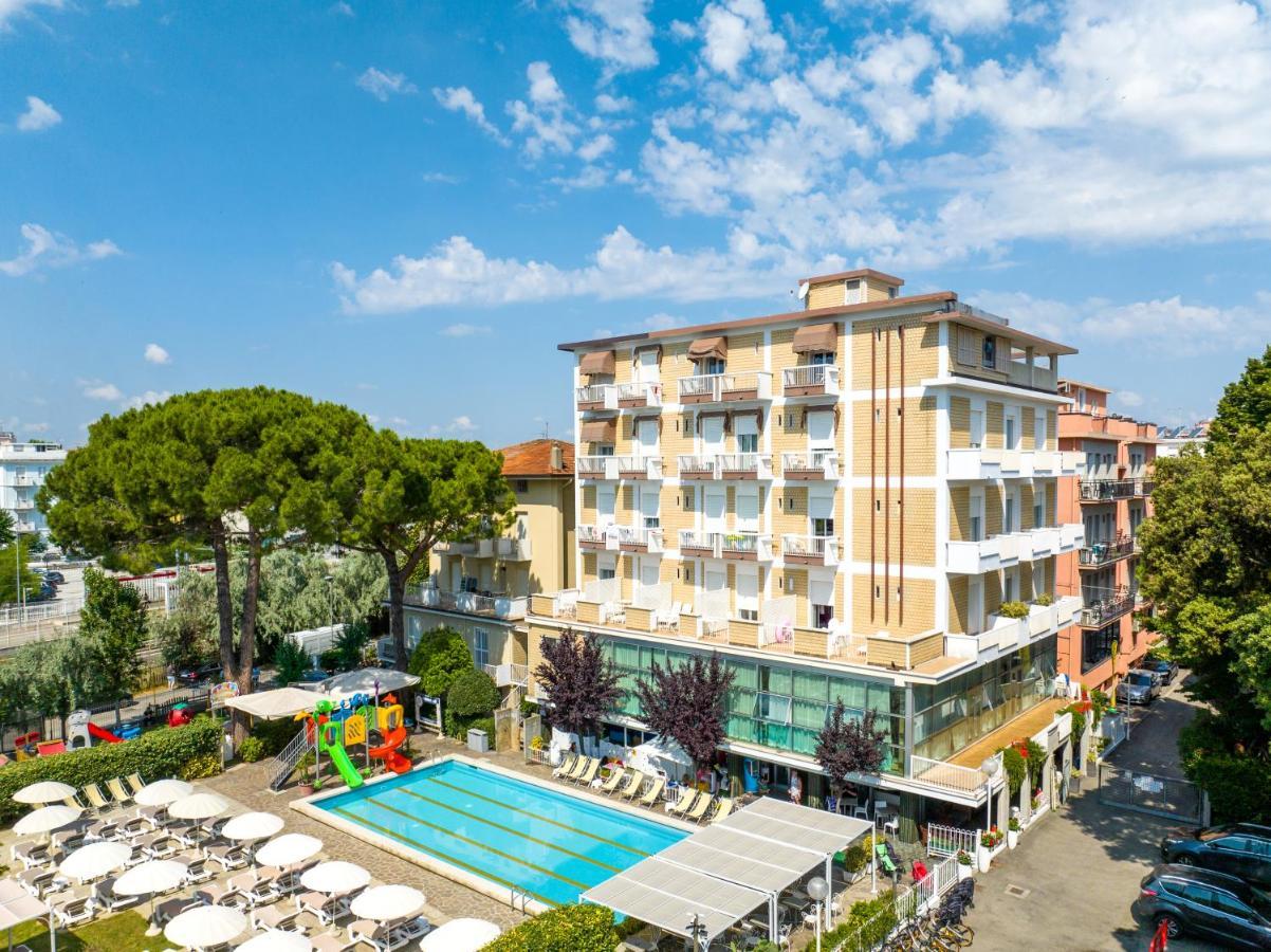 Lotus Hotel All Inclusive & Spiaggia Rimini Bagian luar foto