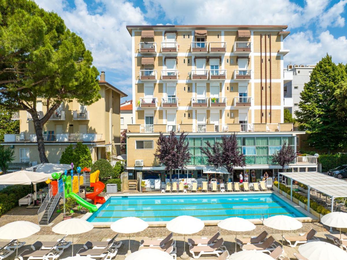 Lotus Hotel All Inclusive & Spiaggia Rimini Bagian luar foto