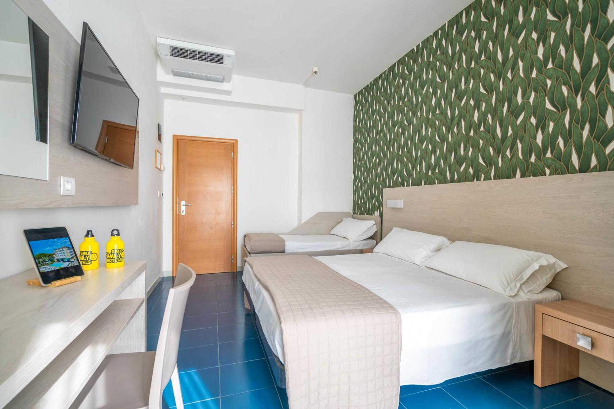 Lotus Hotel All Inclusive & Spiaggia Rimini Bagian luar foto