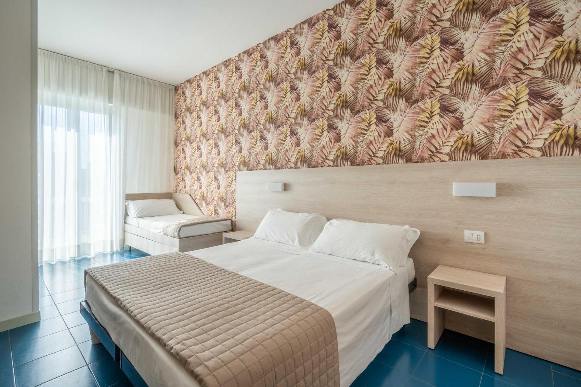 Lotus Hotel All Inclusive & Spiaggia Rimini Bagian luar foto