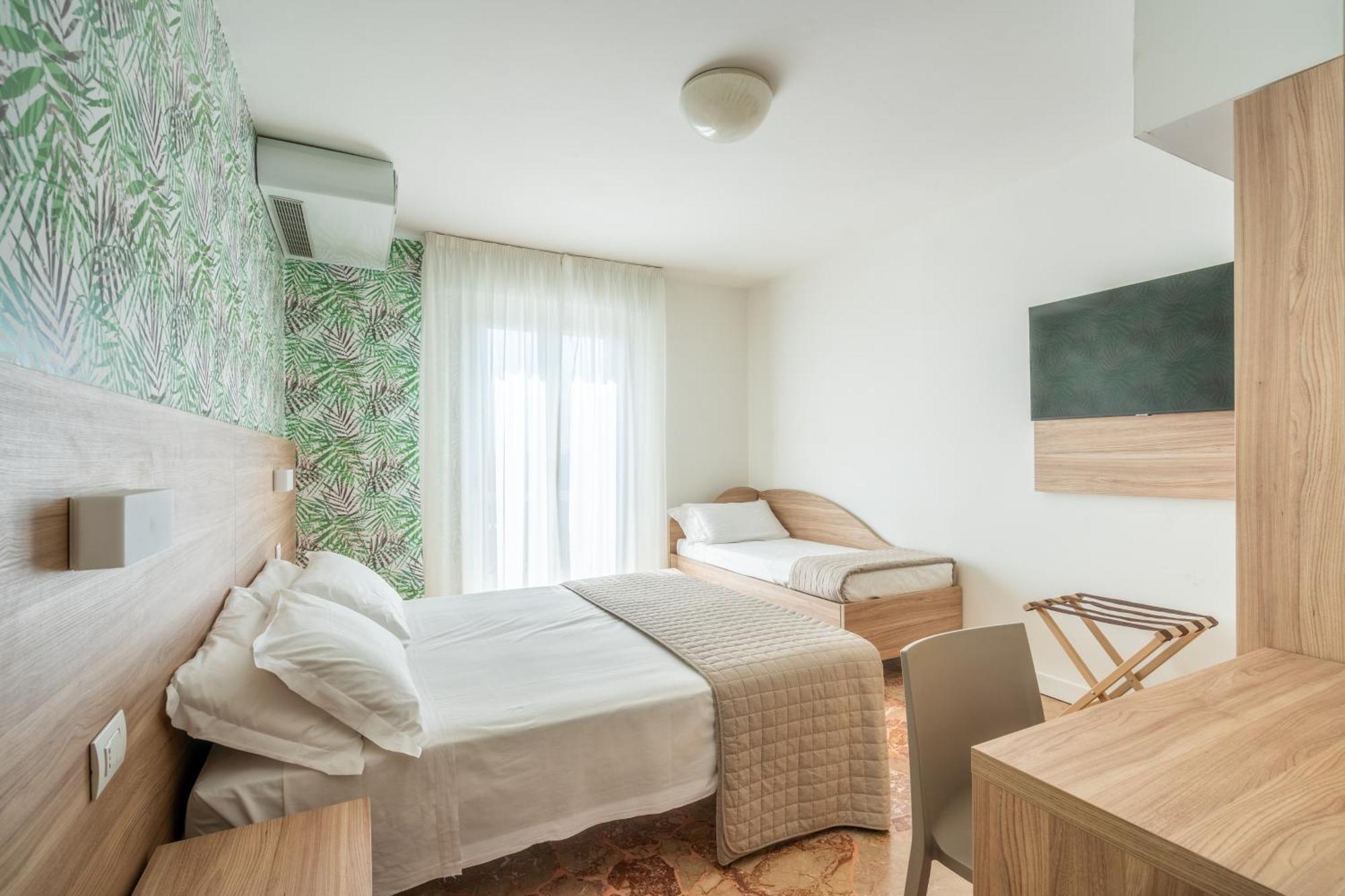 Lotus Hotel All Inclusive & Spiaggia Rimini Bagian luar foto