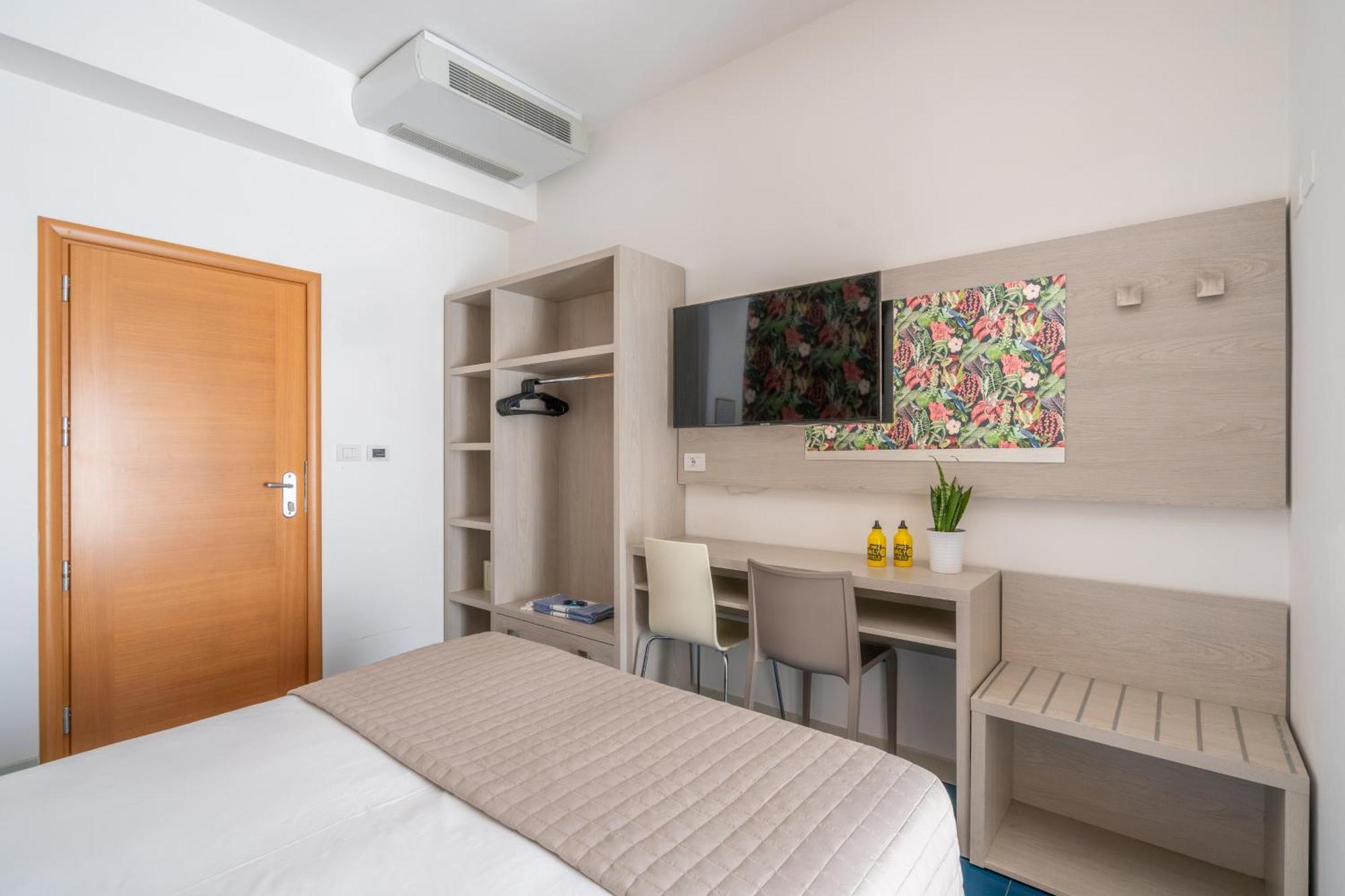 Lotus Hotel All Inclusive & Spiaggia Rimini Bagian luar foto
