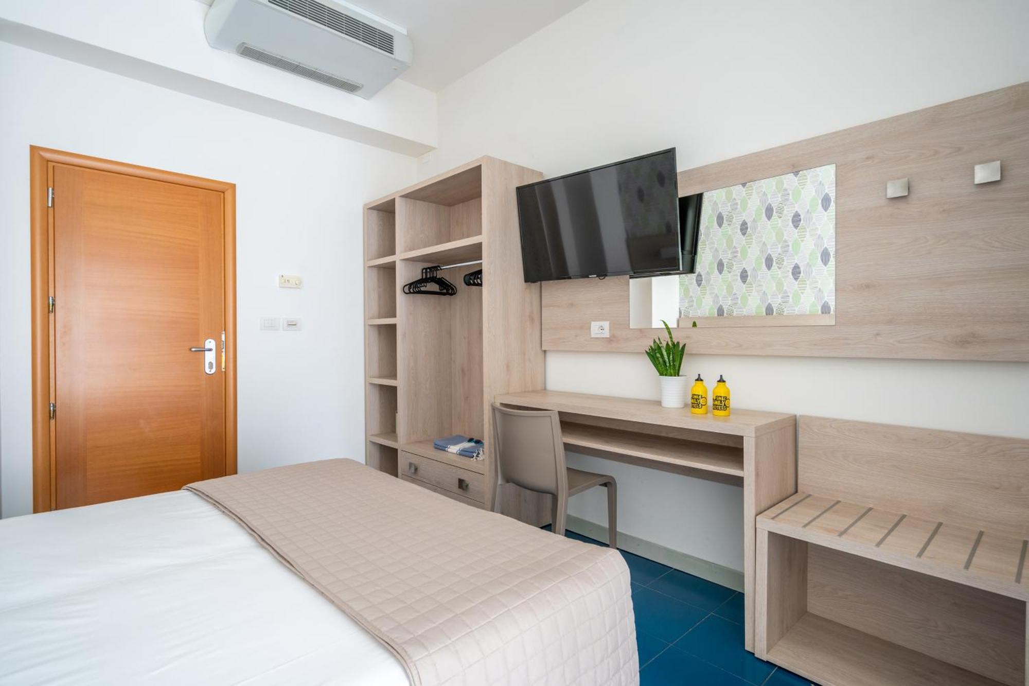 Lotus Hotel All Inclusive & Spiaggia Rimini Bagian luar foto