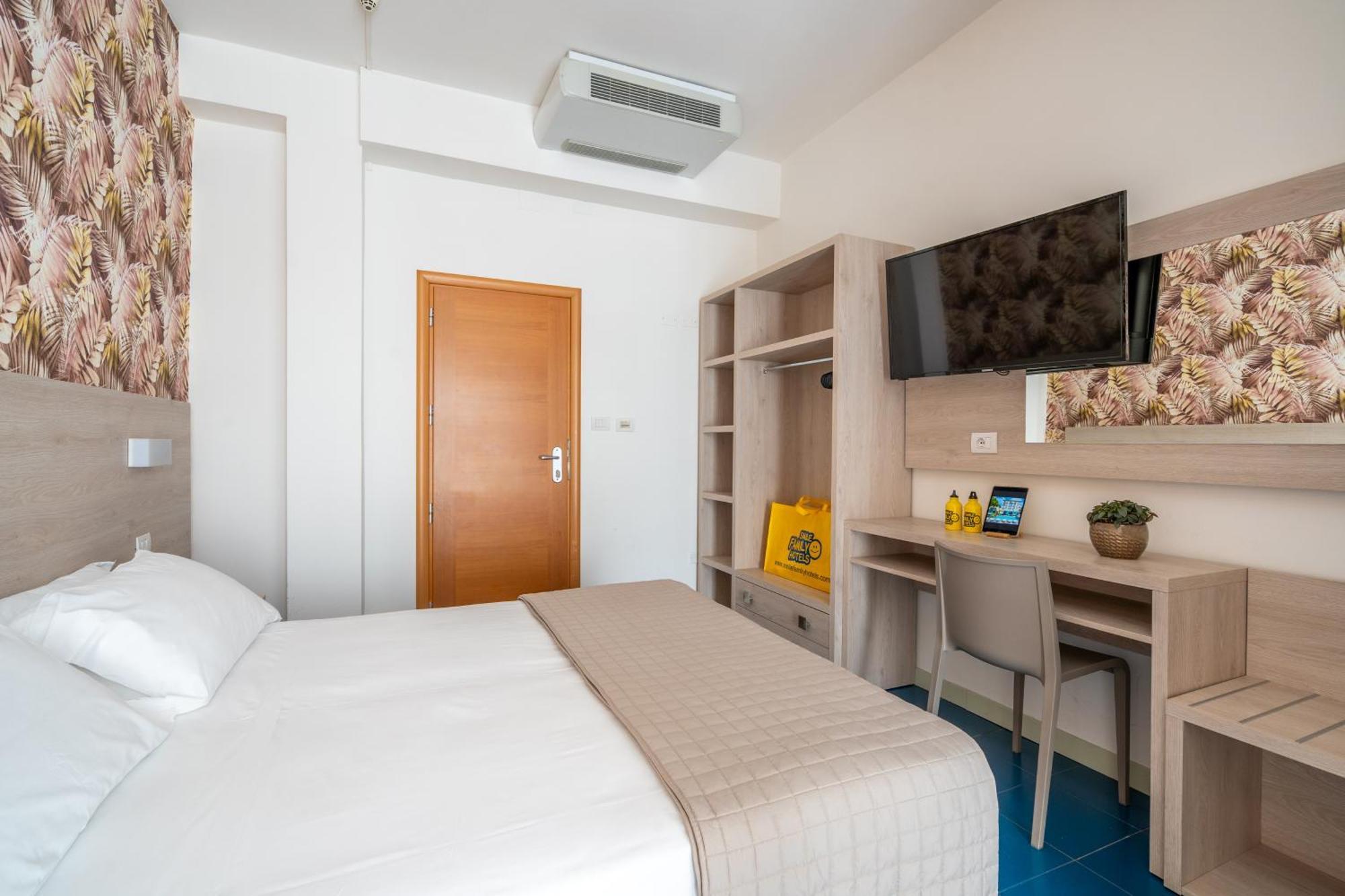 Lotus Hotel All Inclusive & Spiaggia Rimini Bagian luar foto