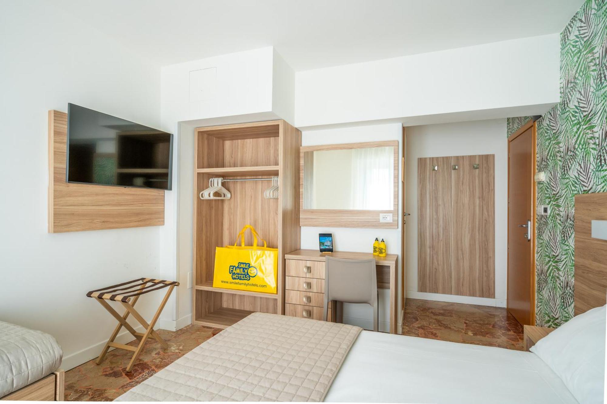 Lotus Hotel All Inclusive & Spiaggia Rimini Bagian luar foto