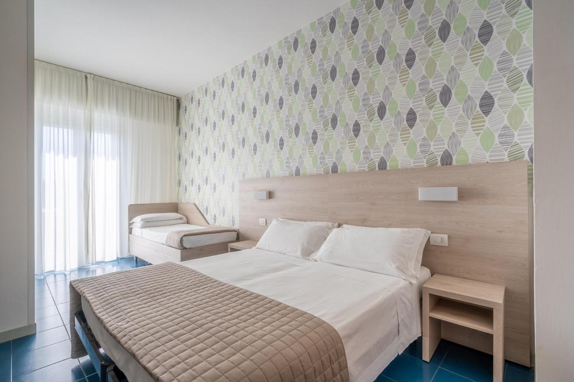 Lotus Hotel All Inclusive & Spiaggia Rimini Bagian luar foto