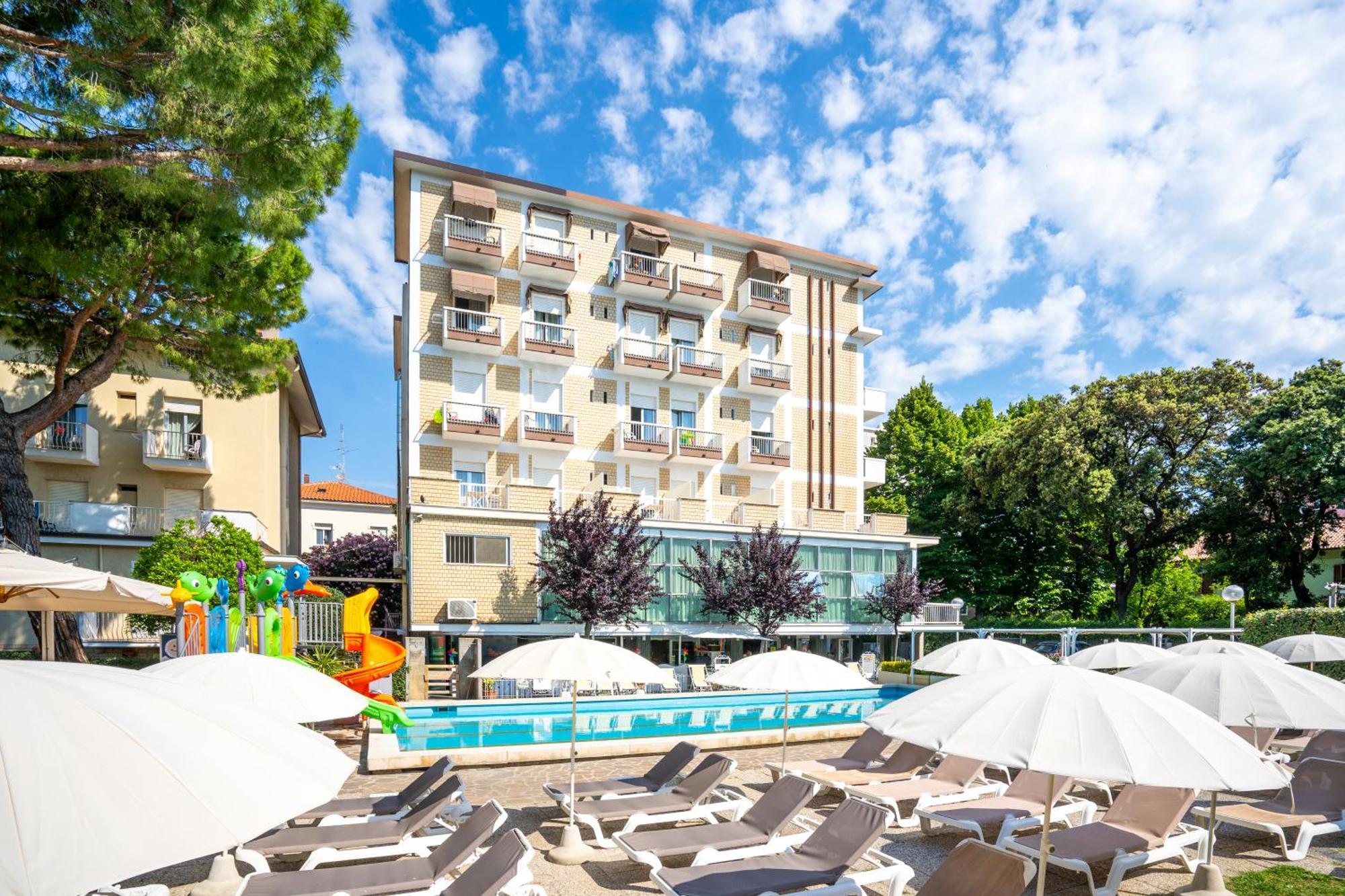 Lotus Hotel All Inclusive & Spiaggia Rimini Bagian luar foto