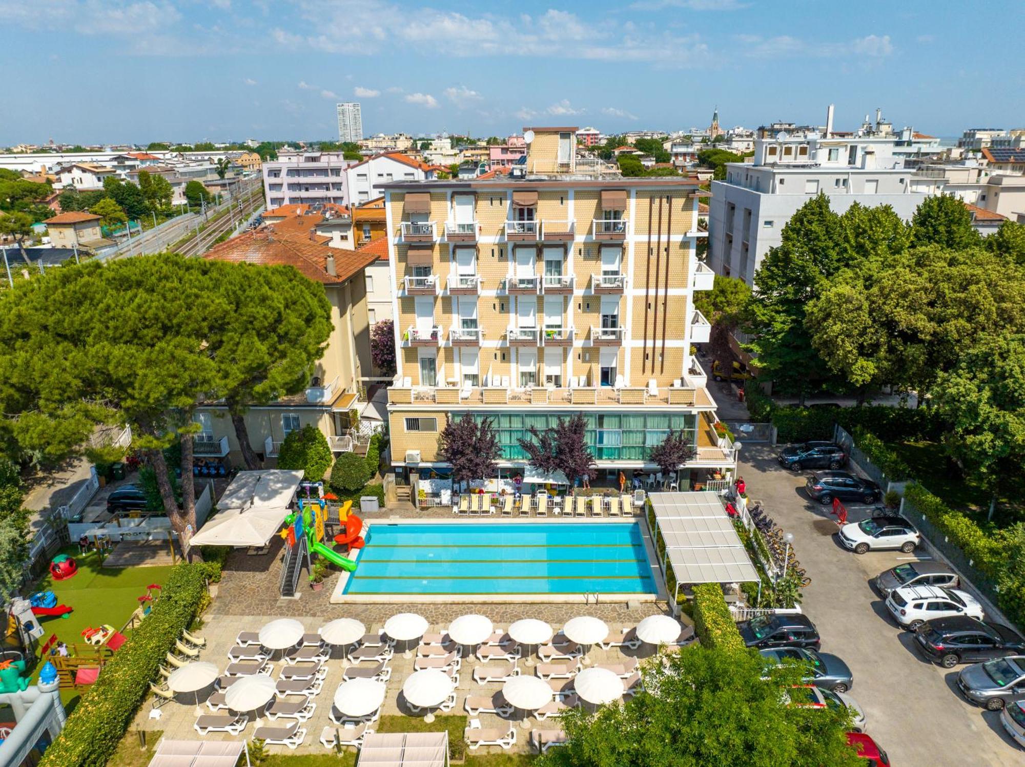 Lotus Hotel All Inclusive & Spiaggia Rimini Bagian luar foto