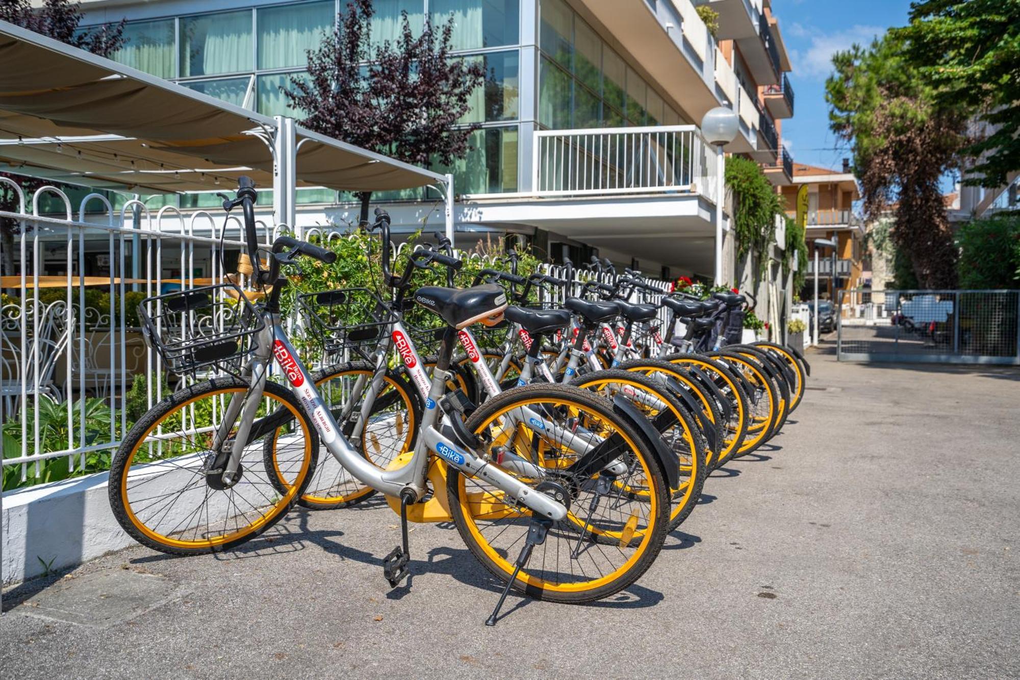 Lotus Hotel All Inclusive & Spiaggia Rimini Bagian luar foto