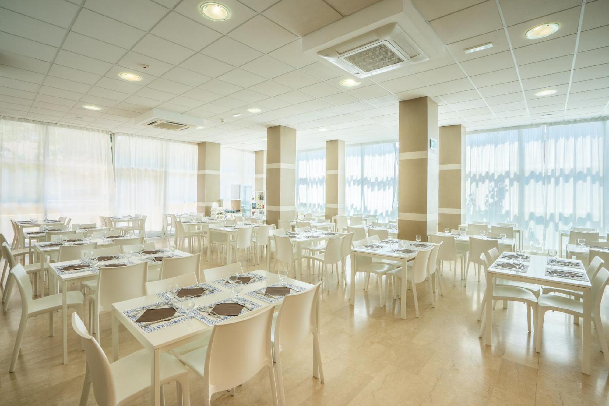 Lotus Hotel All Inclusive & Spiaggia Rimini Bagian luar foto