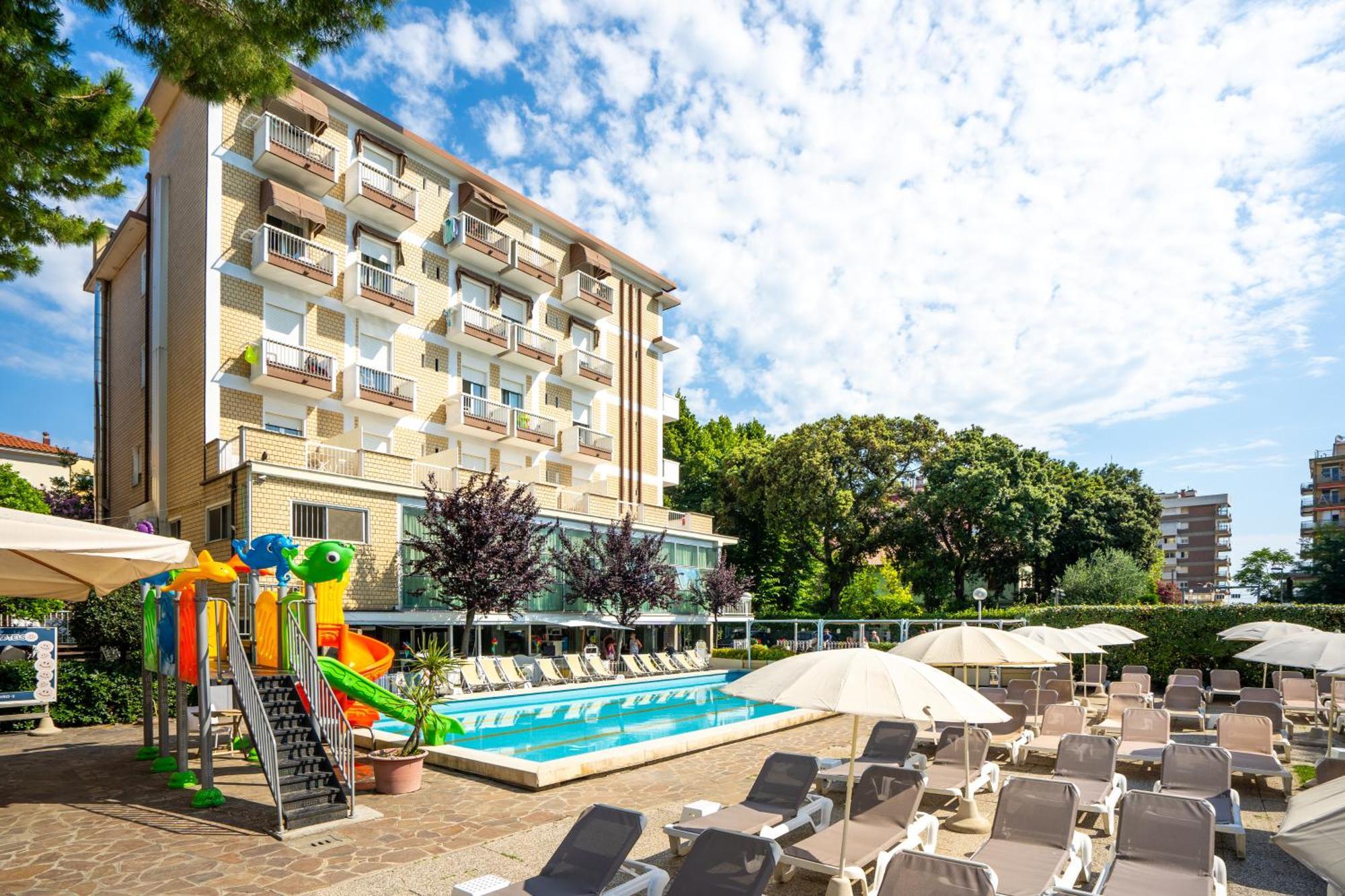 Lotus Hotel All Inclusive & Spiaggia Rimini Bagian luar foto