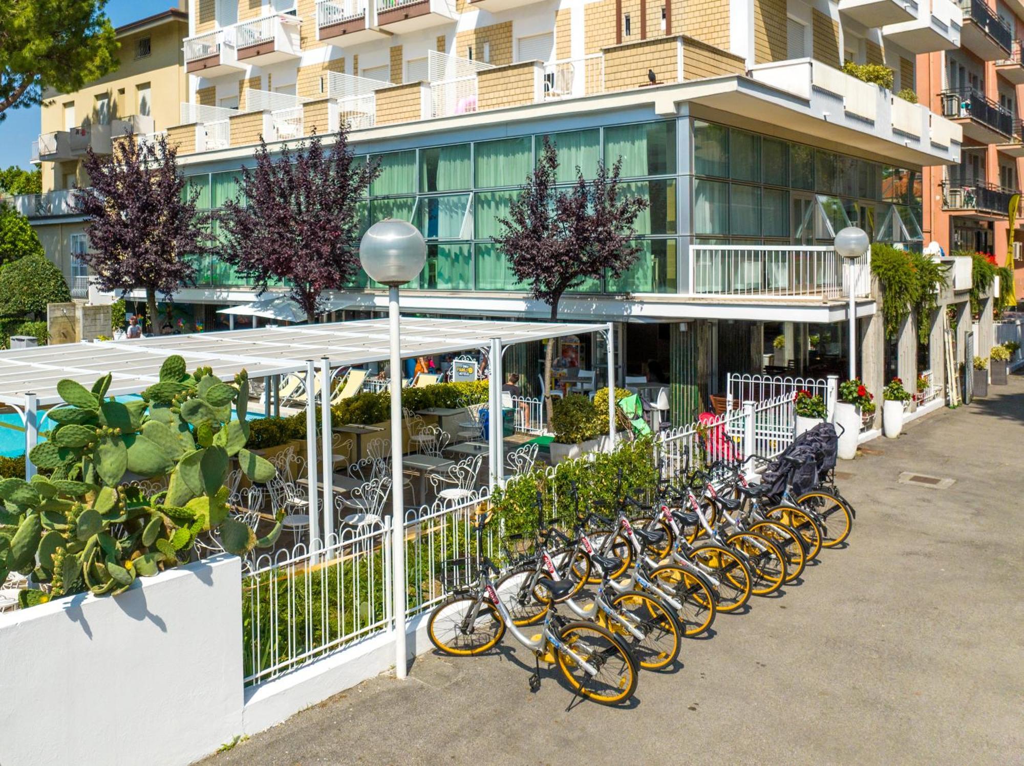 Lotus Hotel All Inclusive & Spiaggia Rimini Bagian luar foto