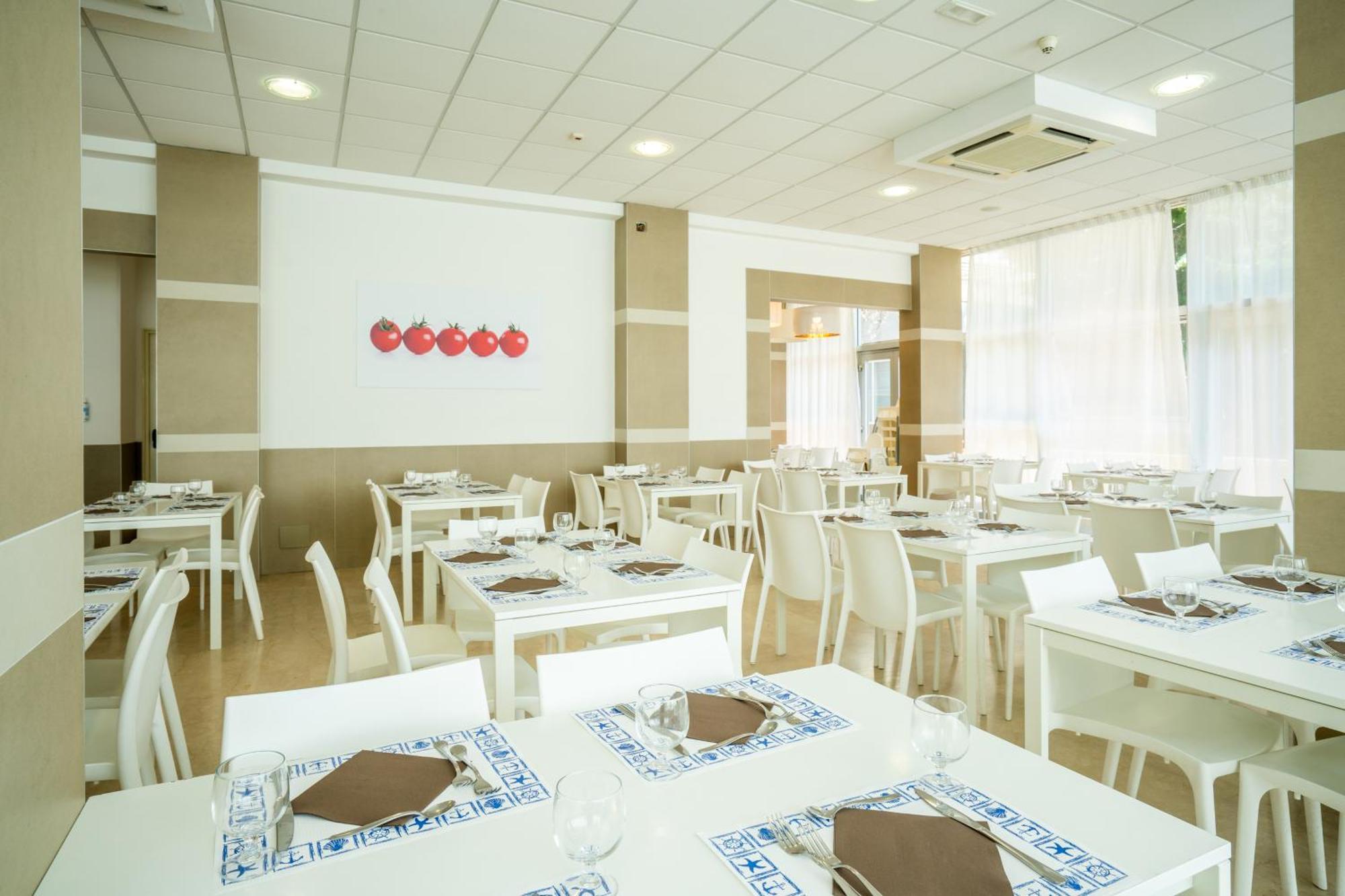 Lotus Hotel All Inclusive & Spiaggia Rimini Bagian luar foto
