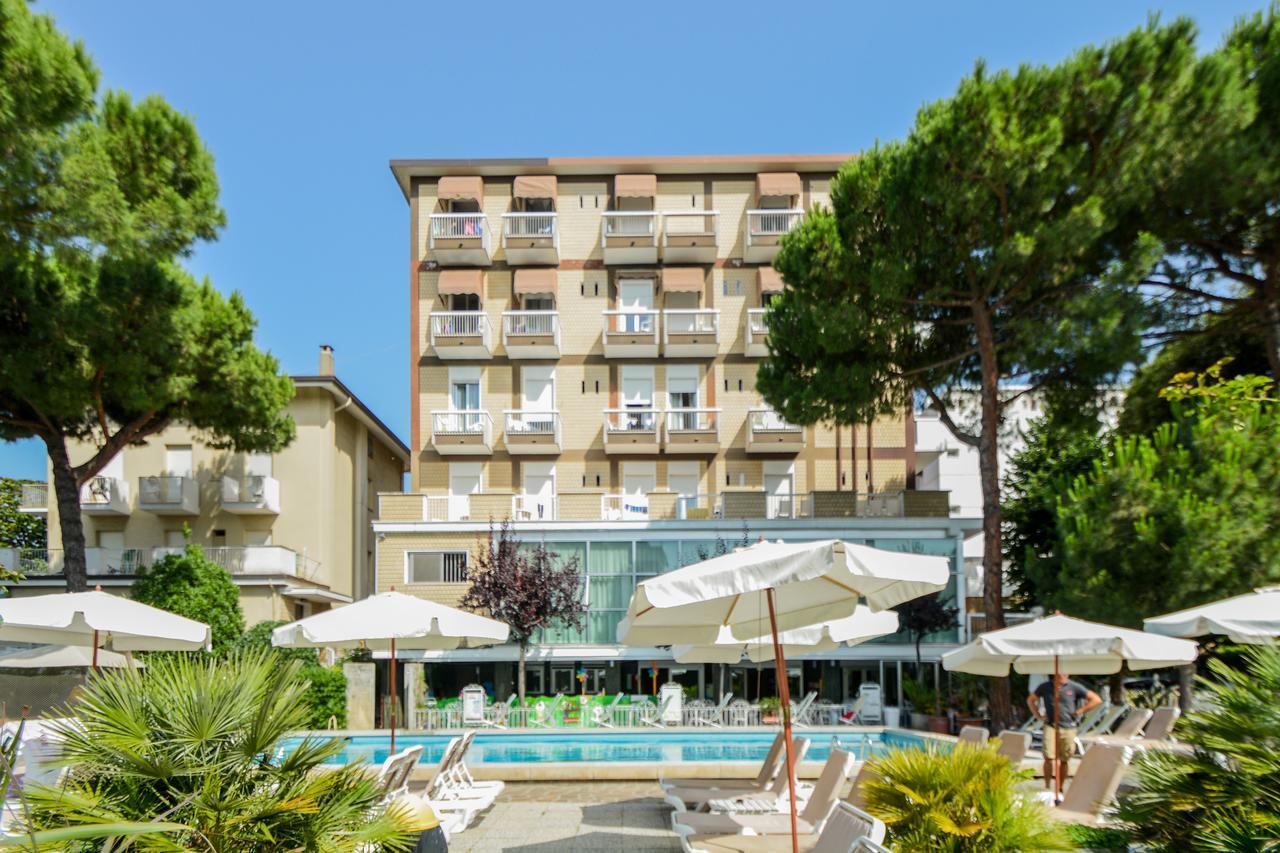 Lotus Hotel All Inclusive & Spiaggia Rimini Bagian luar foto
