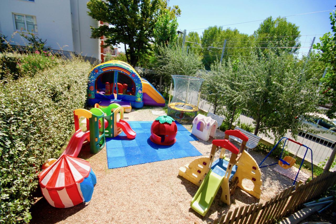 Lotus Hotel All Inclusive & Spiaggia Rimini Bagian luar foto